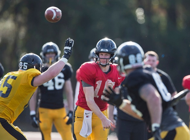 Iowa Hawkeyes quarterback Jake Rudock (15) tosses a pass to tight end C.J. Fiedorowicz (86)during the team's 12th Outback Bowl Practice Thursday, Dec. 26, 2013 in Tampa. (Brian Ray/hawkeyesports.com)