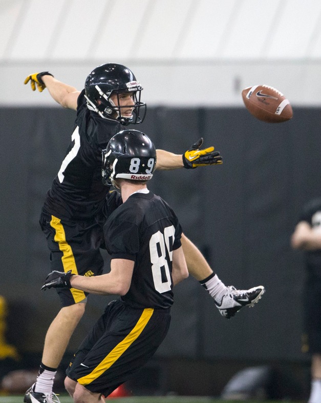 Iowa Hawkeyes wide receiver Drew Zaun (7) pulls in a one handed catch during spring practice Friday, March 28, 2014 at the Hayden Fry Football Complex in Iowa City.  (Brian Ray/hawkeyesports.com)