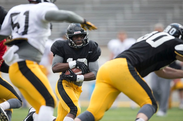 Iowa Hawkeyes running back Jonathan Parker (10) carries the ball during spring practice Saturday, March 29, 2014 at the Kinnick Stadium in Iowa City.  (Brian Ray/hawkeyesports.com)